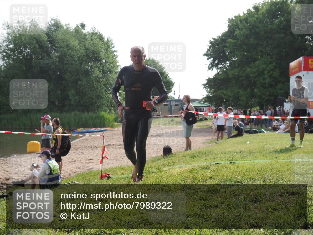 15.06.2025 - 27. Vierlanden-Triathlon KatJ http://msf.ph/oto/7989322 15.06.2025 09:07:13 Schwimmen 231 meine-sportfotos.de