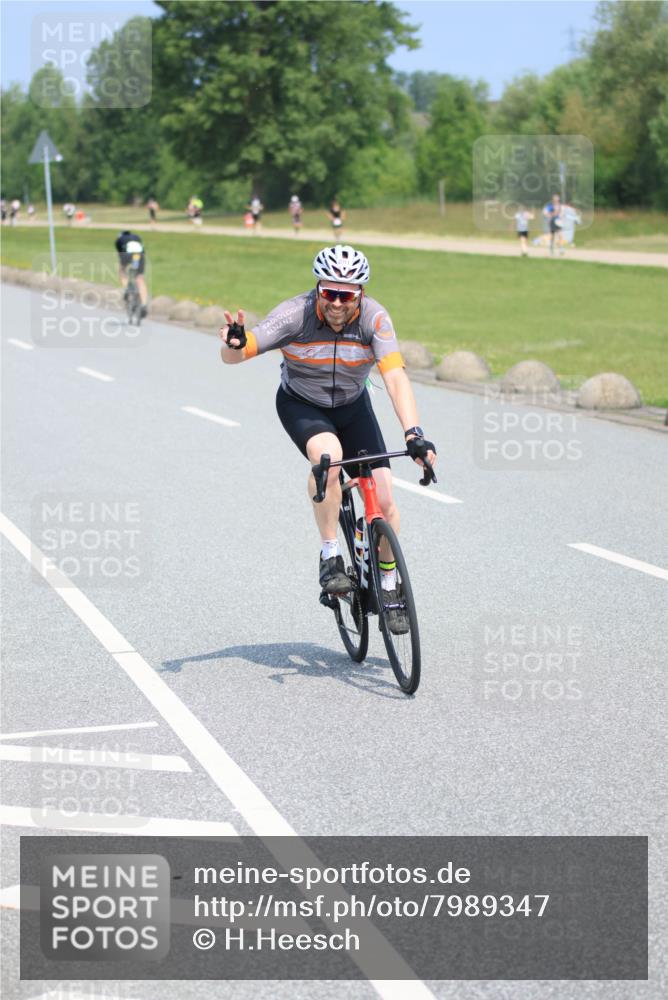 21.06.2025 - 27. Vierlanden-Triathlon H.Heesch http://msf.ph/oto/7989347 15.06.2025 11:46:57 Radfahren 647, 710, 734, 801, 831 meine-sportfotos.de