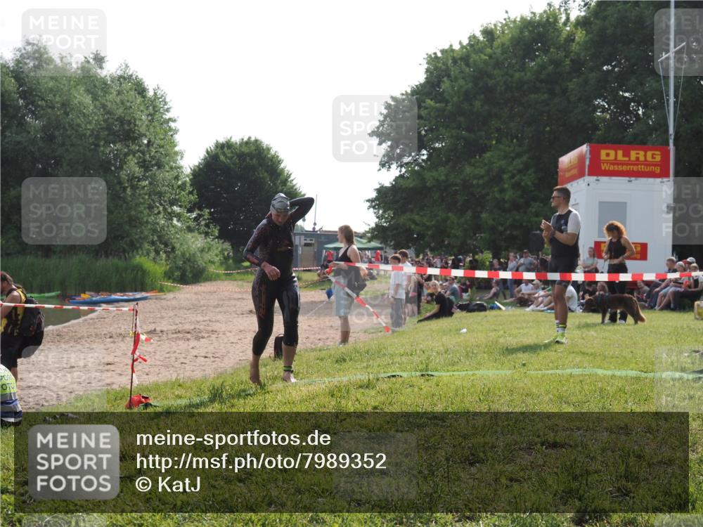 15.06.2025 - 27. Vierlanden-Triathlon KatJ http://msf.ph/oto/7989352 15.06.2025 09:08:38 Schwimmen 226 meine-sportfotos.de