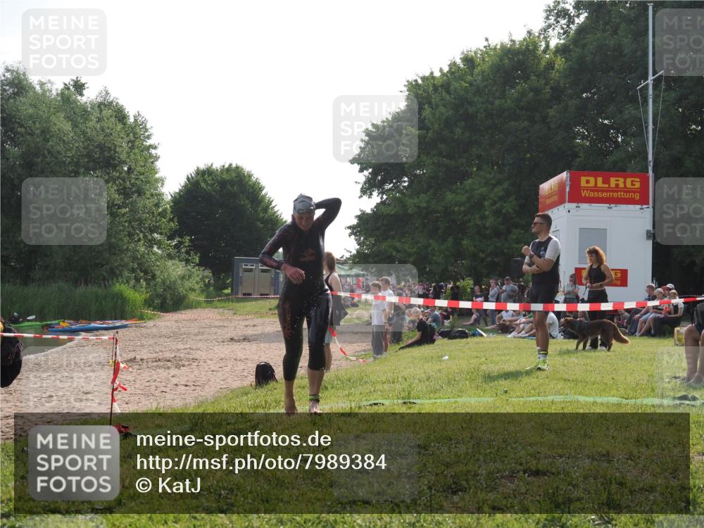 15.06.2025 - 27. Vierlanden-Triathlon KatJ http://msf.ph/oto/7989384 15.06.2025 09:08:39 Schwimmen 226 meine-sportfotos.de