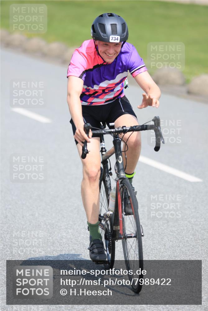 21.06.2025 - 27. Vierlanden-Triathlon H.Heesch http://msf.ph/oto/7989422 15.06.2025 11:47:04 Radfahren 647, 696, 710, 722, 734, 763, 831 meine-sportfotos.de