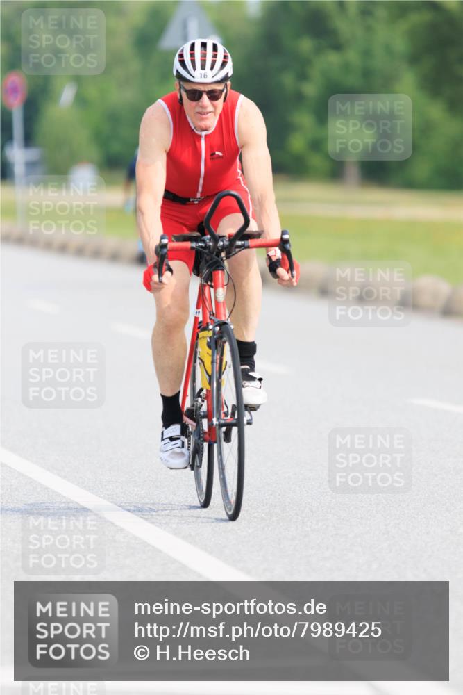 15.06.2025 - 27. Vierlanden-Triathlon H.Heesch http://msf.ph/oto/7989425 15.06.2025 09:37:31 Radfahren 16, 25, 32, 133, 207 meine-sportfotos.de