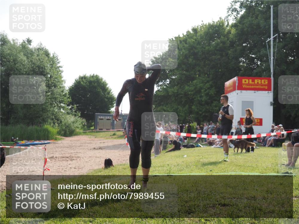 15.06.2025 - 27. Vierlanden-Triathlon KatJ http://msf.ph/oto/7989455 15.06.2025 09:08:40 Schwimmen 226 meine-sportfotos.de
