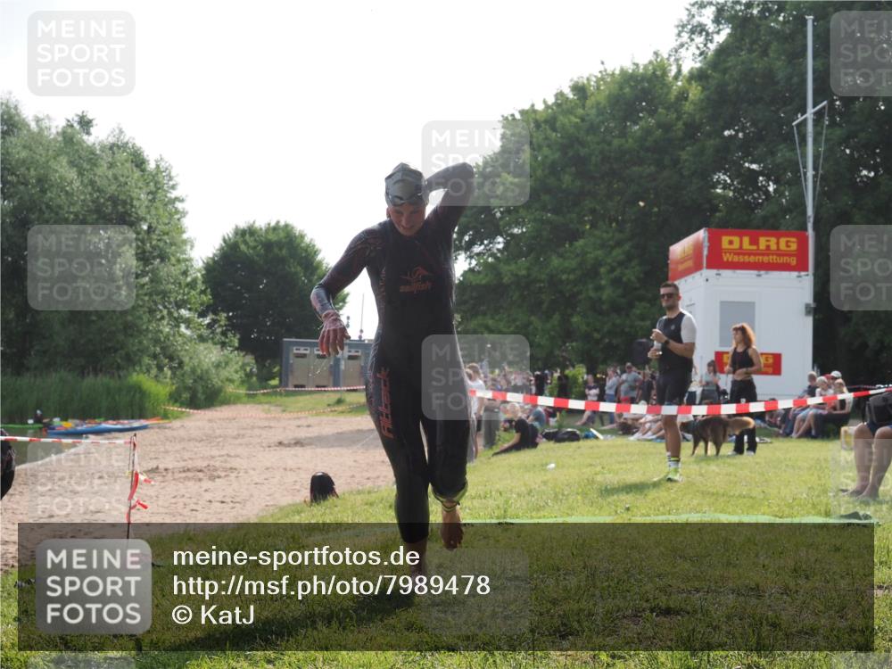 15.06.2025 - 27. Vierlanden-Triathlon KatJ http://msf.ph/oto/7989478 15.06.2025 09:08:40 Schwimmen 226 meine-sportfotos.de