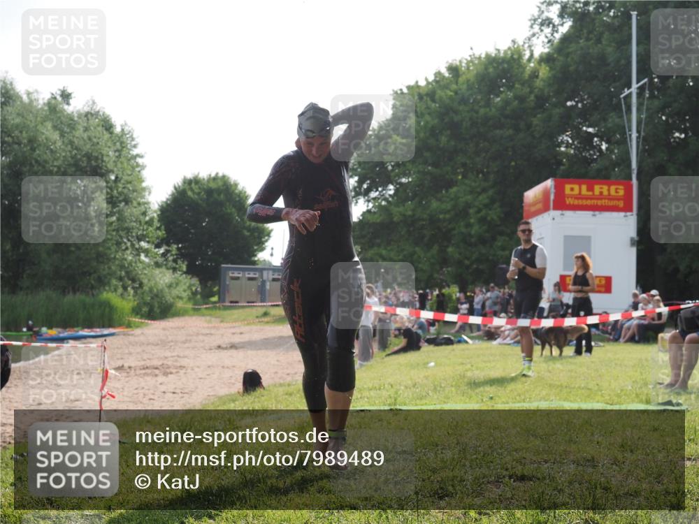 15.06.2025 - 27. Vierlanden-Triathlon KatJ http://msf.ph/oto/7989489 15.06.2025 09:08:40 Schwimmen 226 meine-sportfotos.de