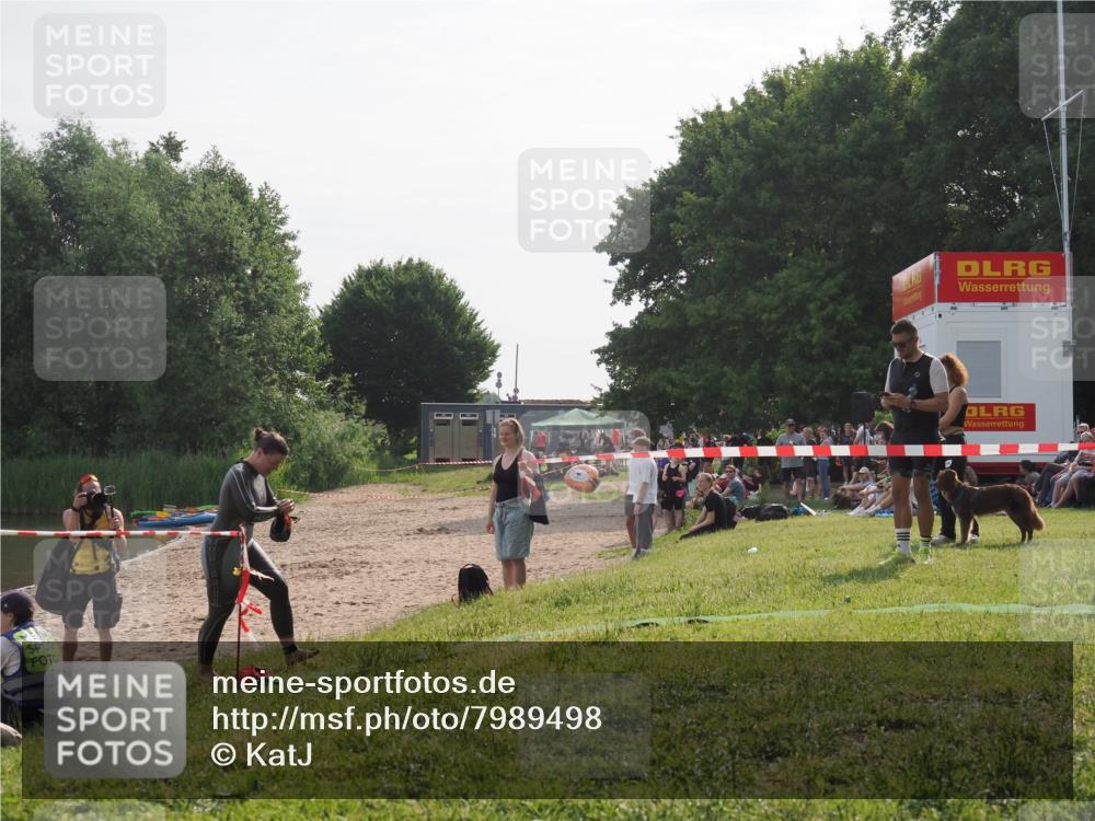 15.06.2025 - 27. Vierlanden-Triathlon KatJ http://msf.ph/oto/7989498 15.06.2025 09:08:59 Schwimmen 199 meine-sportfotos.de