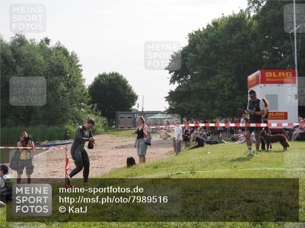 15.06.2025 - 27. Vierlanden-Triathlon KatJ http://msf.ph/oto/7989516 15.06.2025 09:08:59 Schwimmen 199 meine-sportfotos.de