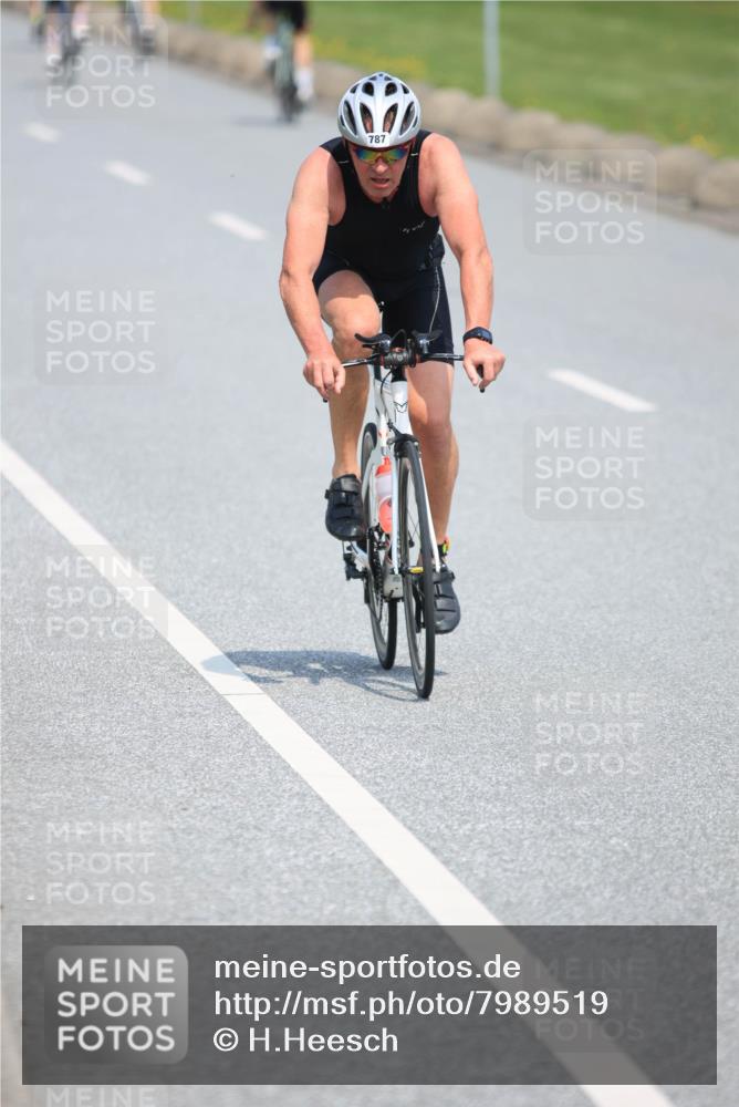 21.06.2025 - 27. Vierlanden-Triathlon H.Heesch http://msf.ph/oto/7989519 15.06.2025 11:47:17 Radfahren 717, 787 meine-sportfotos.de
