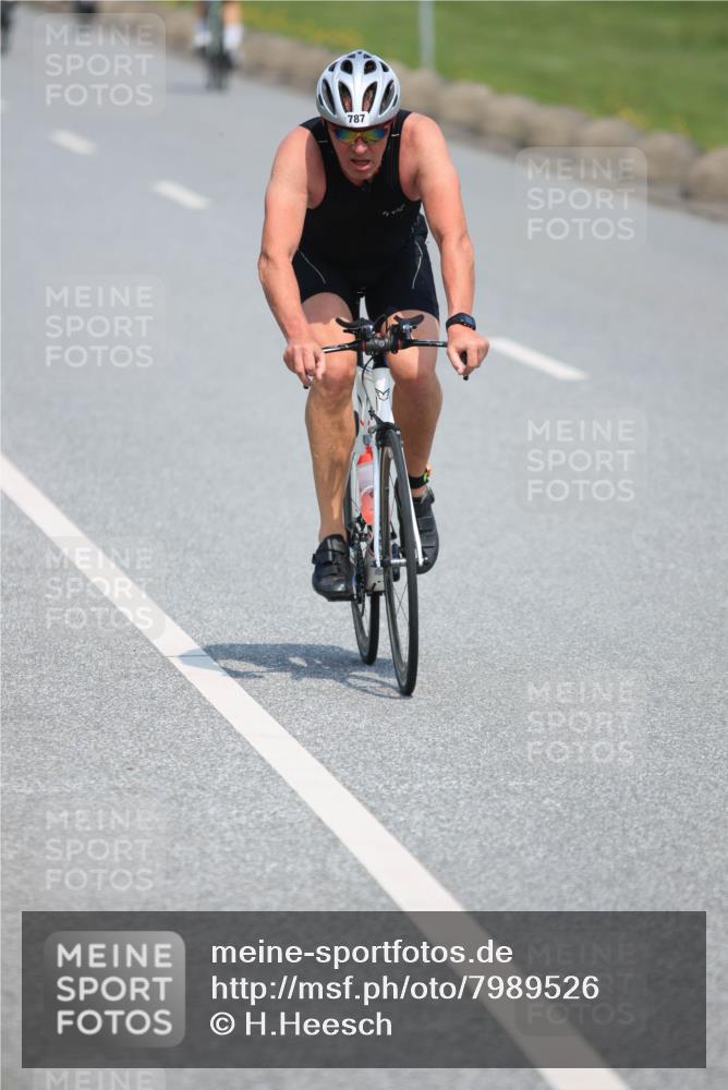 21.06.2025 - 27. Vierlanden-Triathlon H.Heesch http://msf.ph/oto/7989526 15.06.2025 11:47:17 Radfahren 717, 787 meine-sportfotos.de