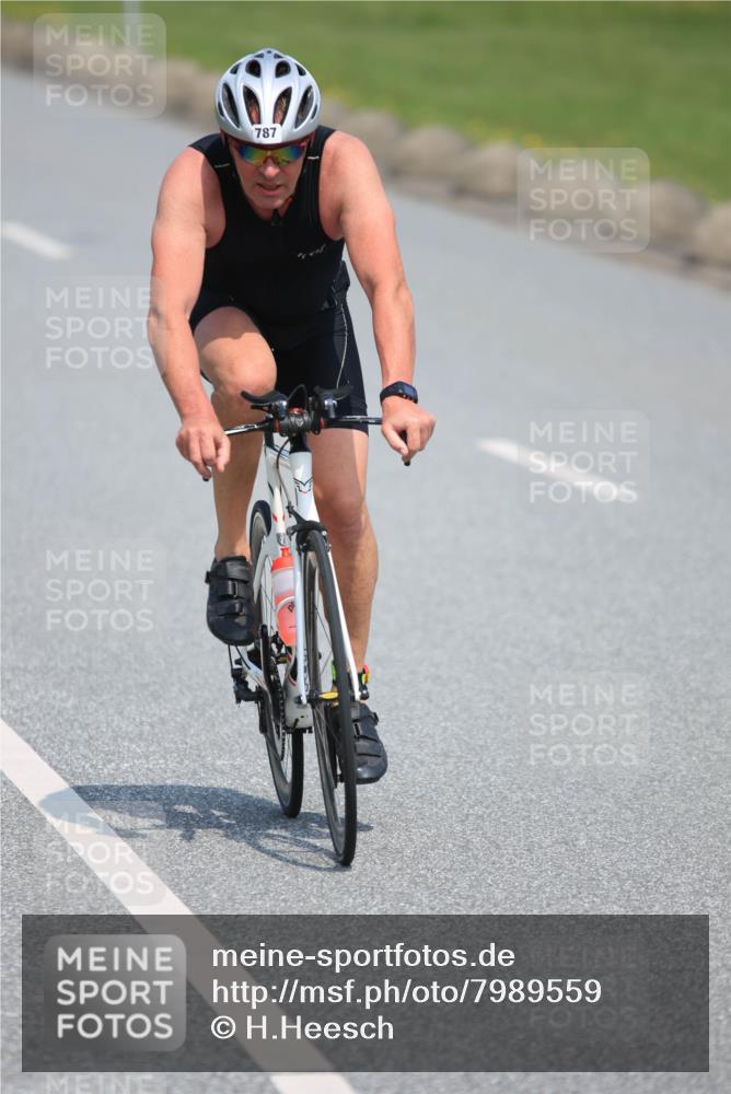21.06.2025 - 27. Vierlanden-Triathlon H.Heesch http://msf.ph/oto/7989559 15.06.2025 11:47:18 Radfahren 717, 787 meine-sportfotos.de