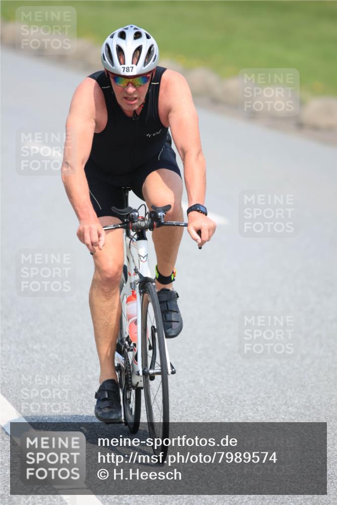 21.06.2025 - 27. Vierlanden-Triathlon H.Heesch http://msf.ph/oto/7989574 15.06.2025 11:47:18 Radfahren 717, 787 meine-sportfotos.de