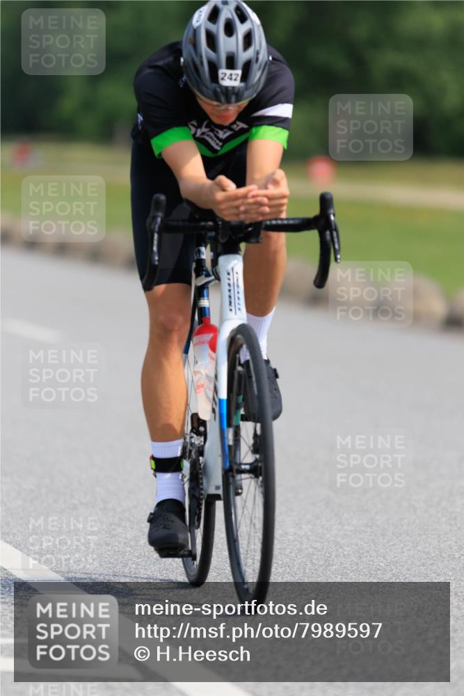 15.06.2025 - 27. Vierlanden-Triathlon H.Heesch http://msf.ph/oto/7989597 15.06.2025 09:40:47 Radfahren 14, 242 meine-sportfotos.de
