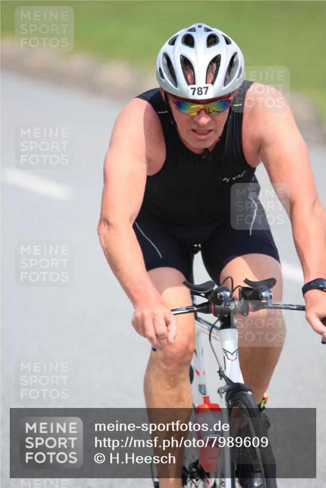 21.06.2025 - 27. Vierlanden-Triathlon H.Heesch http://msf.ph/oto/7989609 15.06.2025 11:47:18 Radfahren 717, 787 meine-sportfotos.de