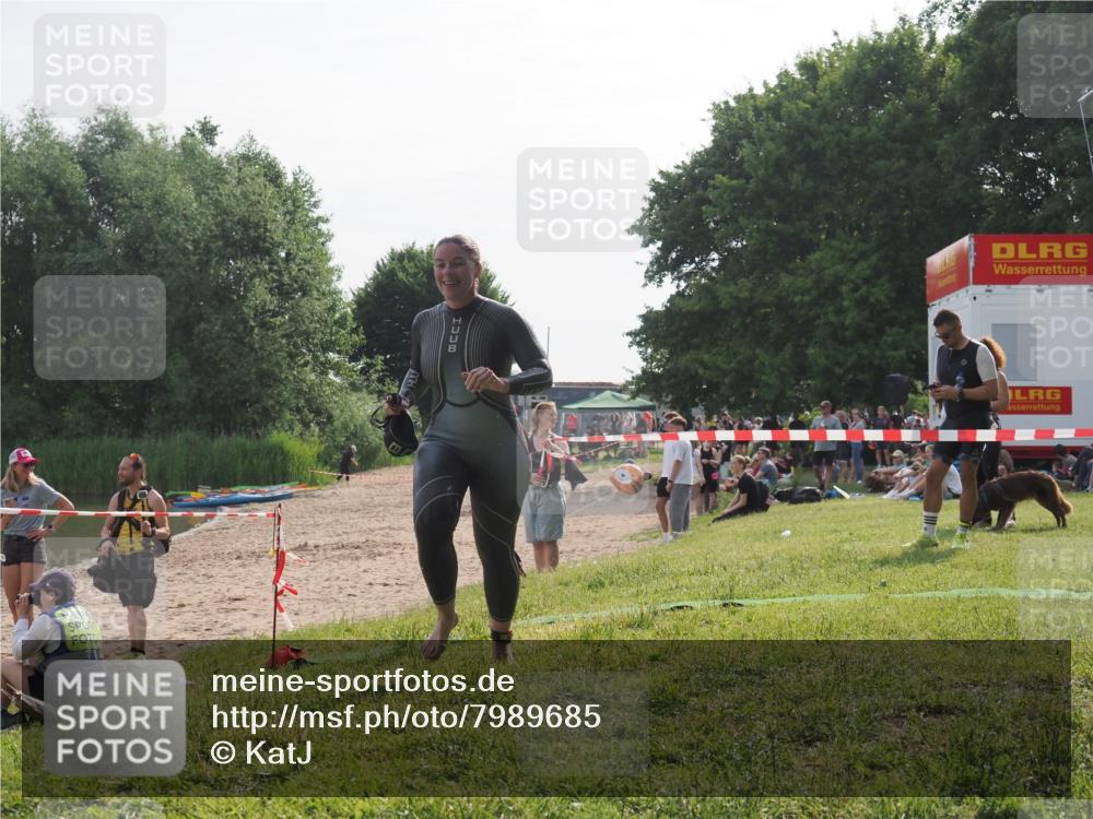 15.06.2025 - 27. Vierlanden-Triathlon KatJ http://msf.ph/oto/7989685 15.06.2025 09:09:01 Schwimmen 199, 204 meine-sportfotos.de