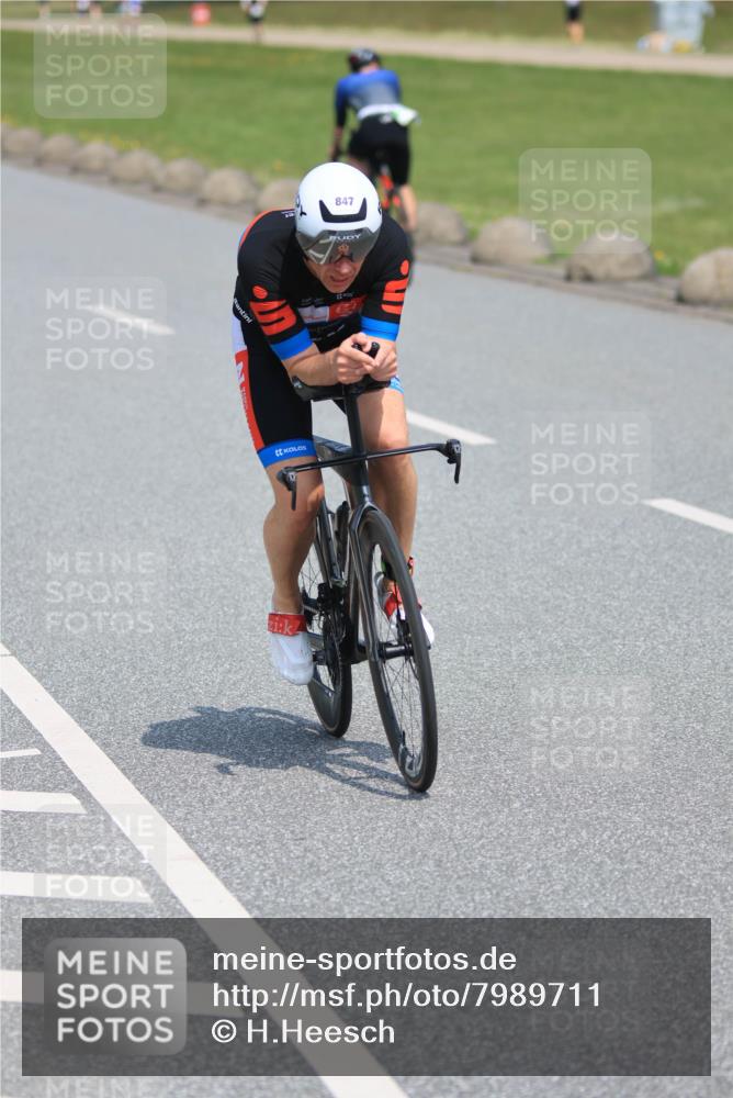 21.06.2025 - 27. Vierlanden-Triathlon H.Heesch http://msf.ph/oto/7989711 15.06.2025 11:47:40 Radfahren 82, 108, 709, 829, 847 meine-sportfotos.de