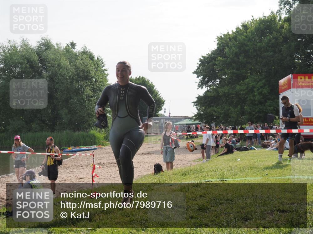 15.06.2025 - 27. Vierlanden-Triathlon KatJ http://msf.ph/oto/7989716 15.06.2025 09:09:02 Schwimmen 199, 204 meine-sportfotos.de