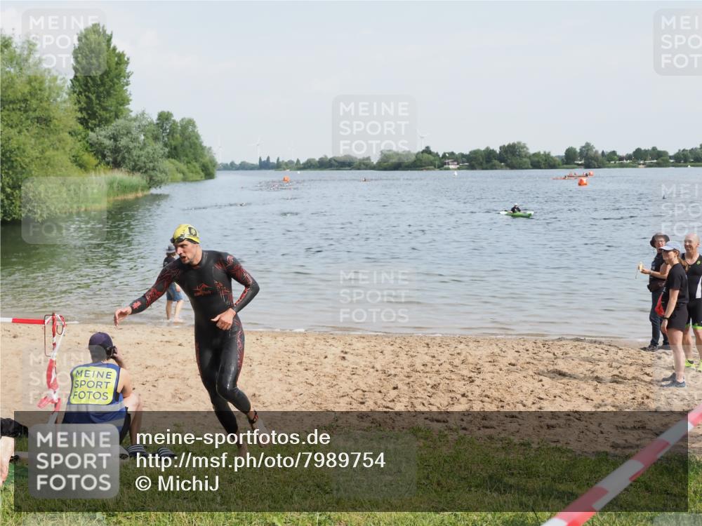 21.06.2025 - 27. Vierlanden-Triathlon MichiJ http://msf.ph/oto/7989754 15.06.2026 09:52:05 Schwimmen 282, 288, 292 meine-sportfotos.de