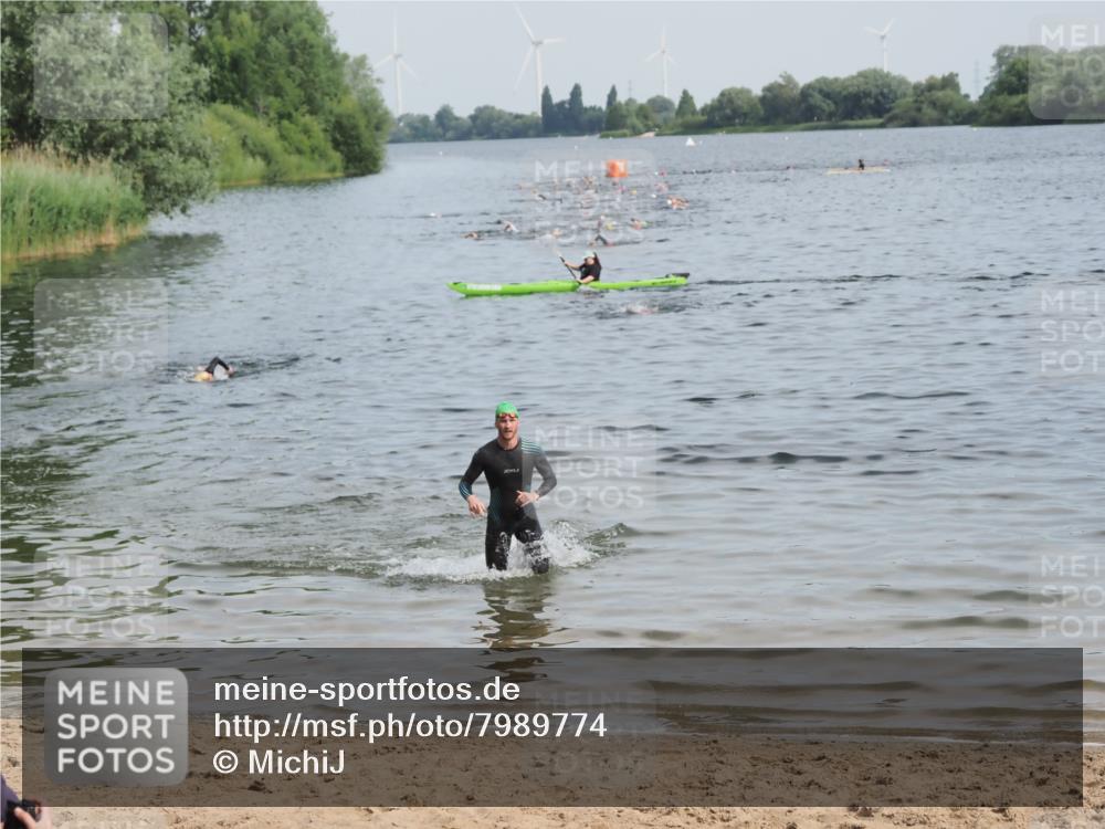 21.06.2025 - 27. Vierlanden-Triathlon MichiJ http://msf.ph/oto/7989774 15.06.2026 09:52:40 Schwimmen 313 meine-sportfotos.de