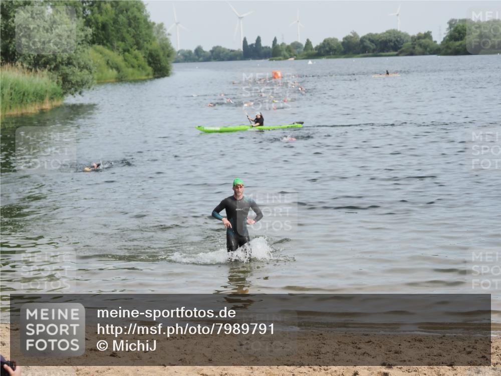 21.06.2025 - 27. Vierlanden-Triathlon MichiJ http://msf.ph/oto/7989791 15.06.2026 09:52:41 Schwimmen 313 meine-sportfotos.de