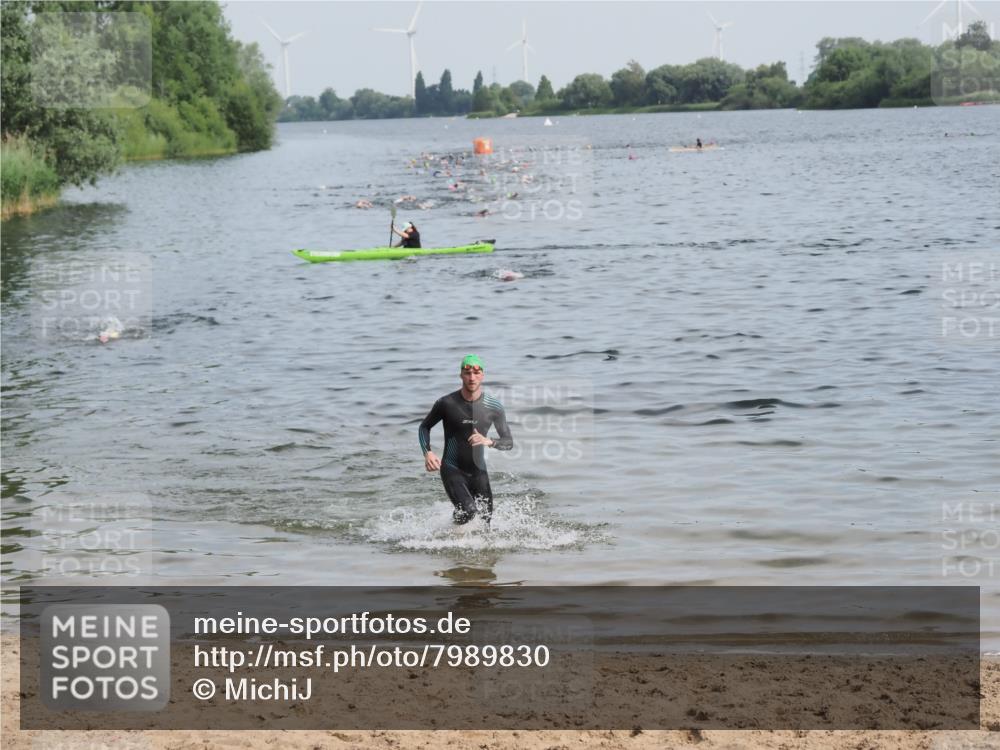 21.06.2025 - 27. Vierlanden-Triathlon MichiJ http://msf.ph/oto/7989830 15.06.2026 09:52:41 Schwimmen 313 meine-sportfotos.de