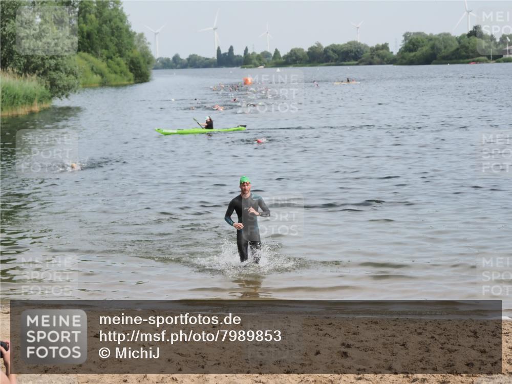 21.06.2025 - 27. Vierlanden-Triathlon MichiJ http://msf.ph/oto/7989853 15.06.2026 09:52:42 Schwimmen 313 meine-sportfotos.de