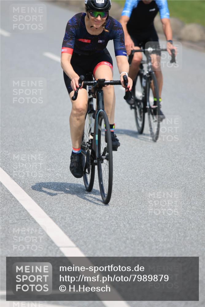 21.06.2025 - 27. Vierlanden-Triathlon H.Heesch http://msf.ph/oto/7989879 15.06.2025 11:48:31 Radfahren 223, 781, 816, 866 meine-sportfotos.de