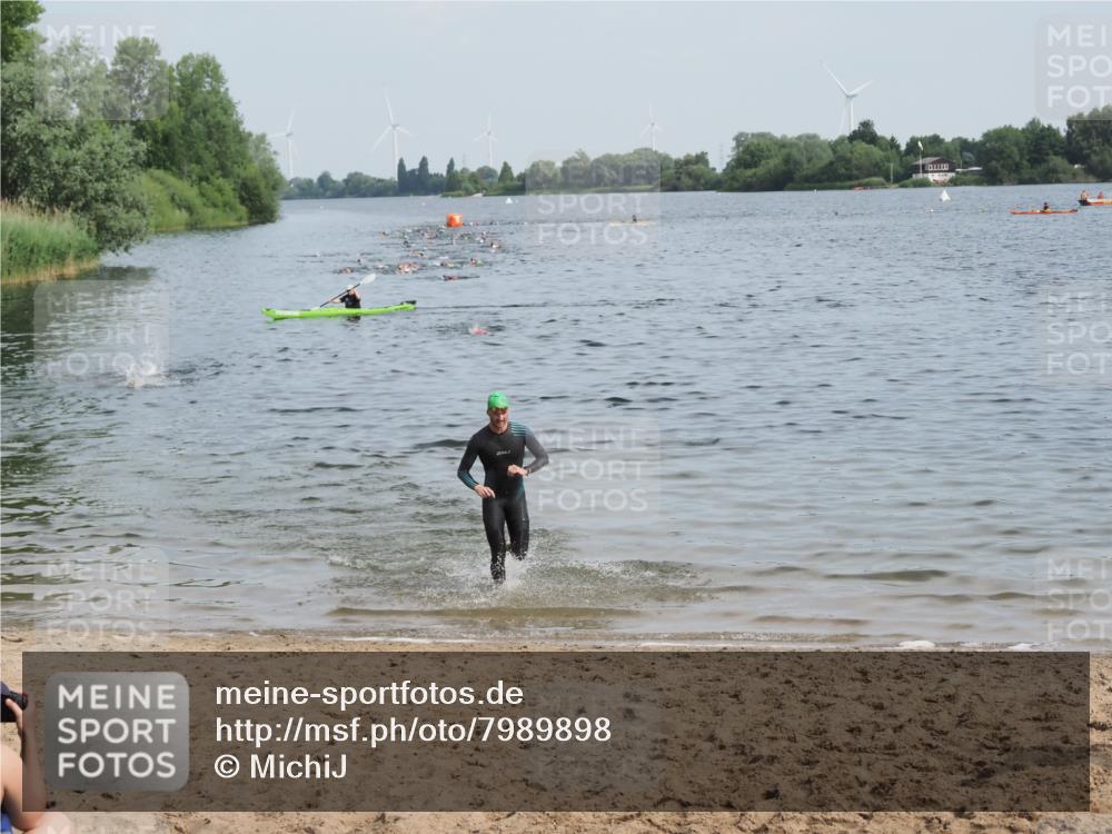 21.06.2025 - 27. Vierlanden-Triathlon MichiJ http://msf.ph/oto/7989898 15.06.2026 09:52:43 Schwimmen 313 meine-sportfotos.de