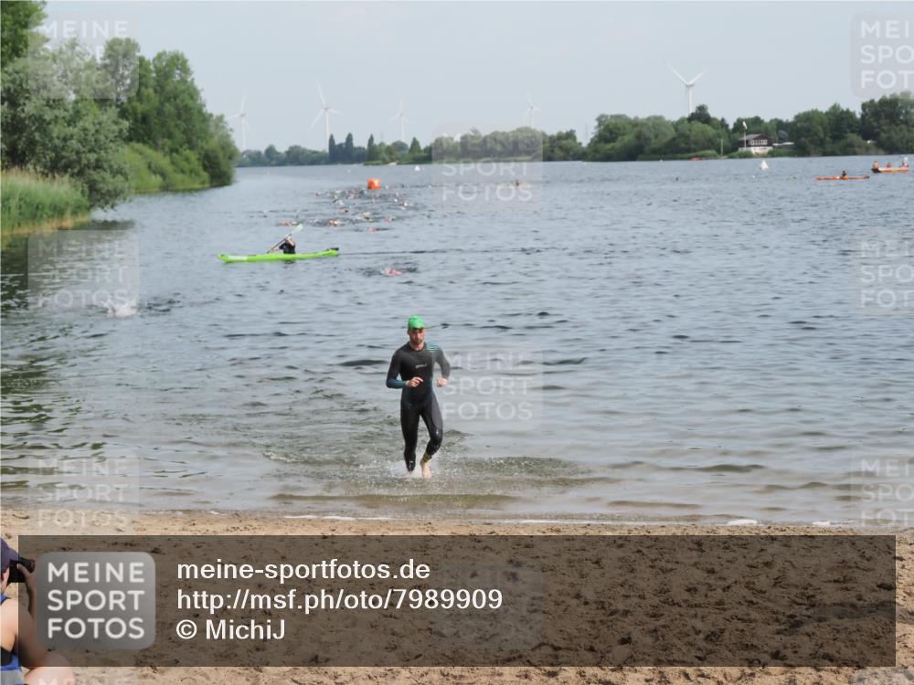 21.06.2025 - 27. Vierlanden-Triathlon MichiJ http://msf.ph/oto/7989909 15.06.2026 09:52:43 Schwimmen 313 meine-sportfotos.de