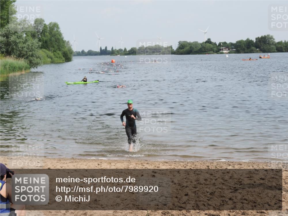 21.06.2025 - 27. Vierlanden-Triathlon MichiJ http://msf.ph/oto/7989920 15.06.2026 09:52:43 Schwimmen 313 meine-sportfotos.de