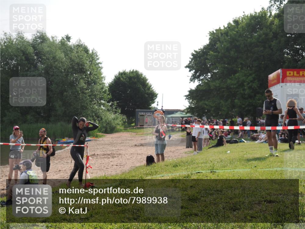 15.06.2025 - 27. Vierlanden-Triathlon KatJ http://msf.ph/oto/7989938 15.06.2025 09:09:22 Schwimmen 224 meine-sportfotos.de