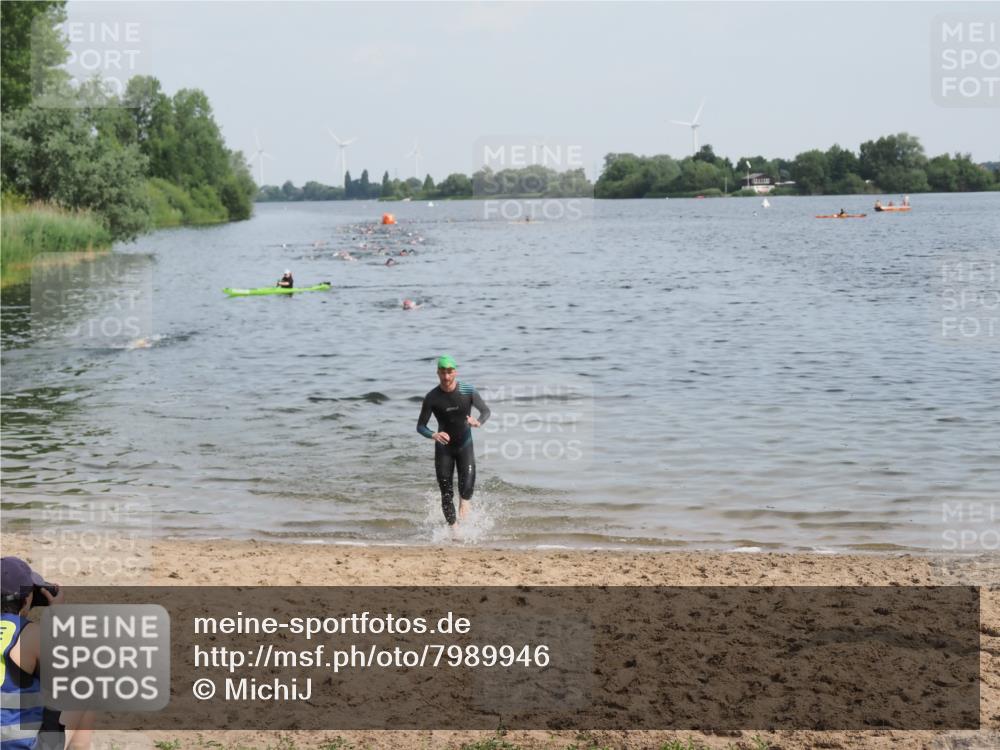 21.06.2025 - 27. Vierlanden-Triathlon MichiJ http://msf.ph/oto/7989946 15.06.2026 09:52:43 Schwimmen 313 meine-sportfotos.de