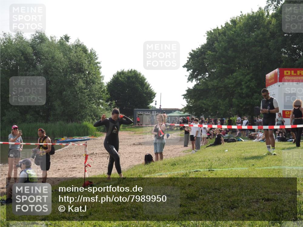 15.06.2025 - 27. Vierlanden-Triathlon KatJ http://msf.ph/oto/7989950 15.06.2025 09:09:23 Schwimmen 224 meine-sportfotos.de