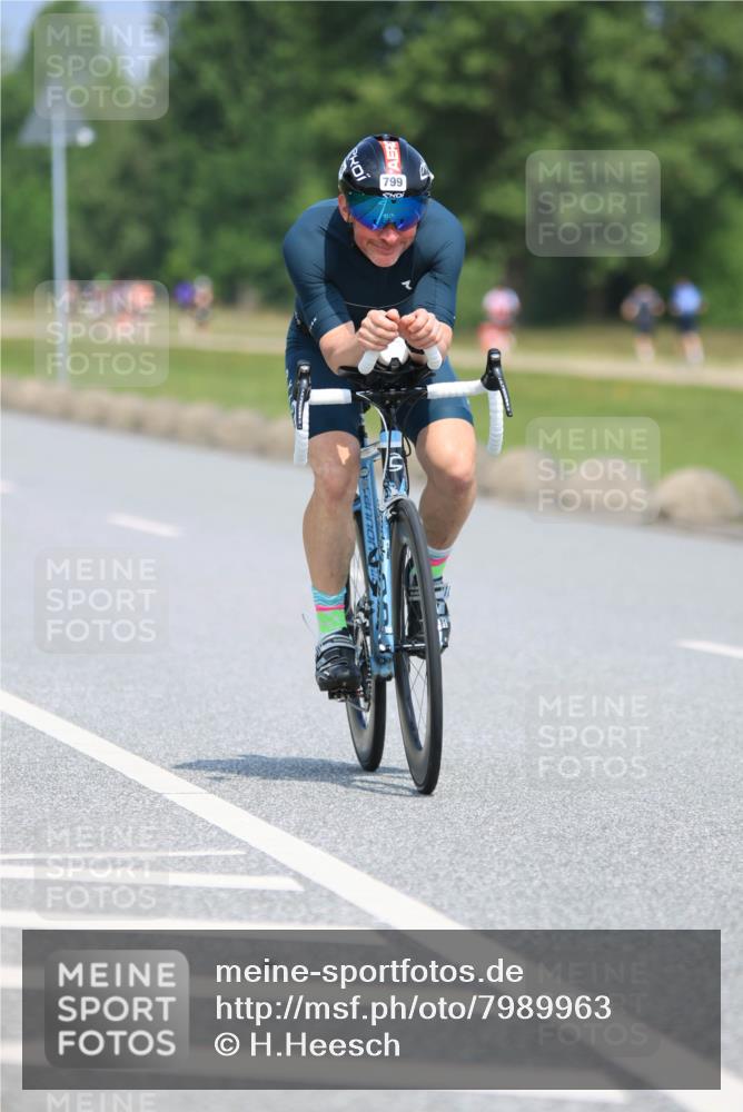 21.06.2025 - 27. Vierlanden-Triathlon H.Heesch http://msf.ph/oto/7989963 15.06.2025 11:49:01 Radfahren 799, 836, 846, 968 meine-sportfotos.de