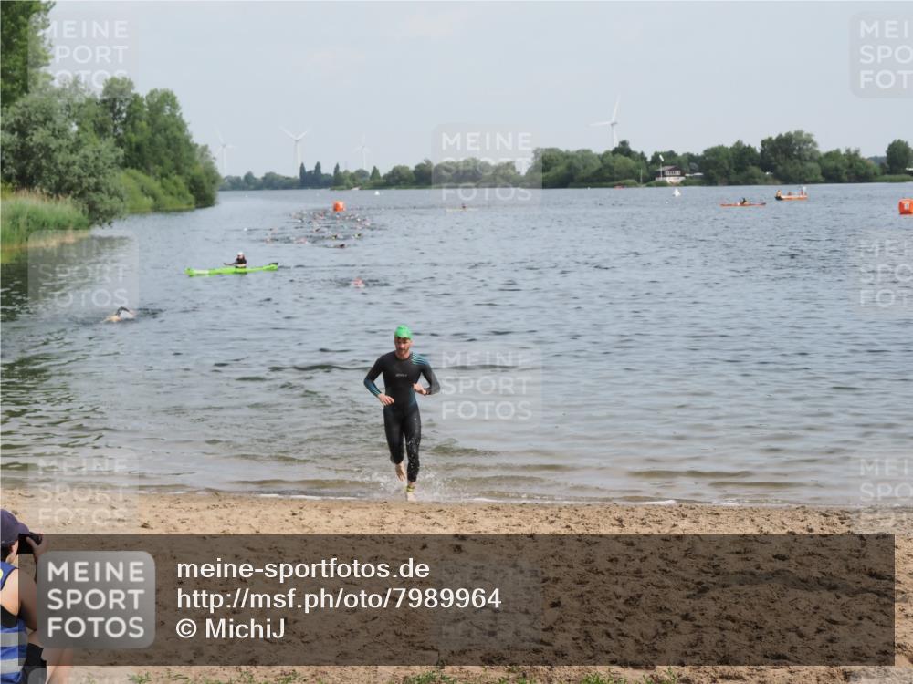 21.06.2025 - 27. Vierlanden-Triathlon MichiJ http://msf.ph/oto/7989964 15.06.2026 09:52:43 Schwimmen 313 meine-sportfotos.de