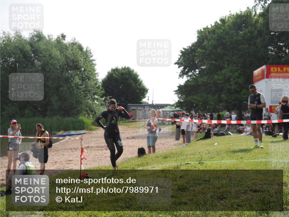15.06.2025 - 27. Vierlanden-Triathlon KatJ http://msf.ph/oto/7989971 15.06.2025 09:09:23 Schwimmen 224 meine-sportfotos.de