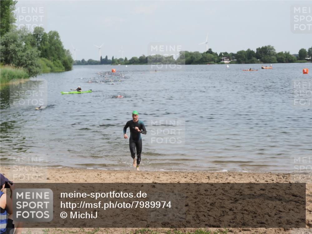 21.06.2025 - 27. Vierlanden-Triathlon MichiJ http://msf.ph/oto/7989974 15.06.2026 09:52:44 Schwimmen 313 meine-sportfotos.de