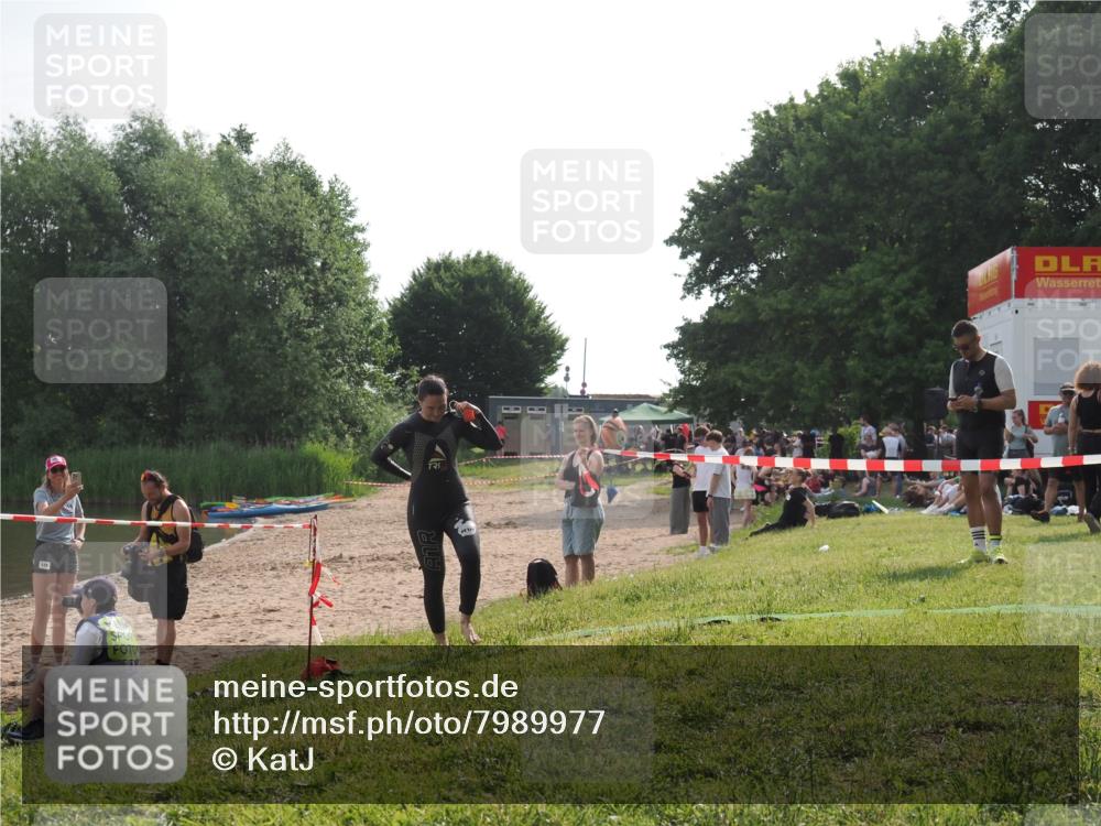 15.06.2025 - 27. Vierlanden-Triathlon KatJ http://msf.ph/oto/7989977 15.06.2025 09:09:23 Schwimmen 224 meine-sportfotos.de