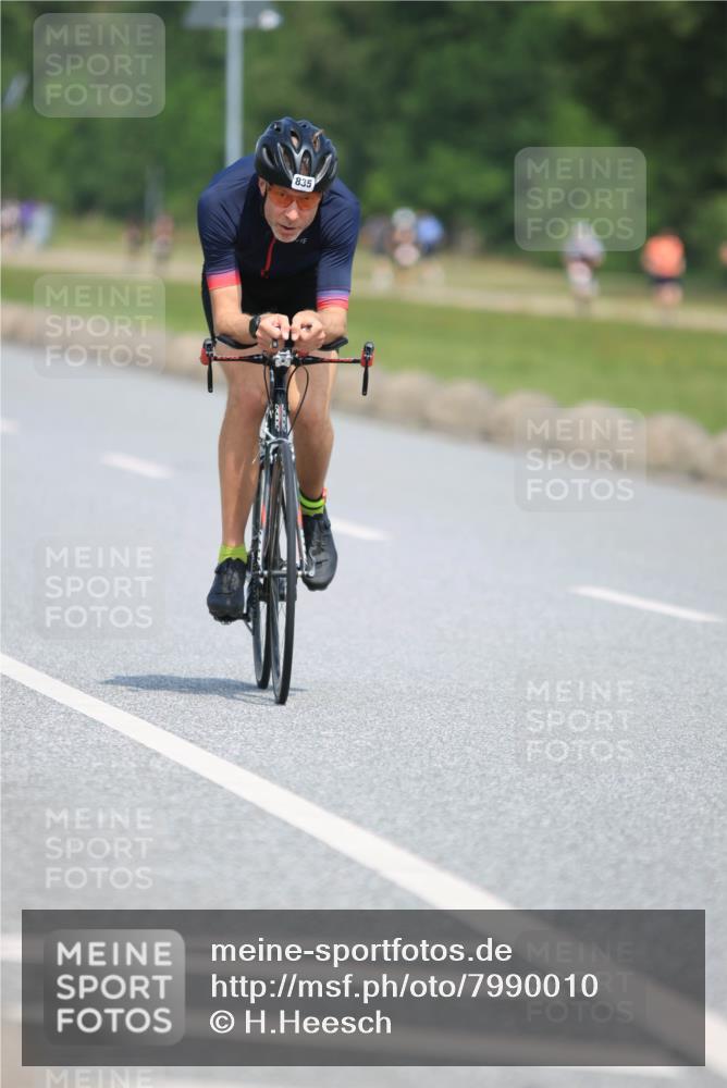 21.06.2025 - 27. Vierlanden-Triathlon H.Heesch http://msf.ph/oto/7990010 15.06.2025 11:49:26 Radfahren 681, 779, 835, 844, 855 meine-sportfotos.de