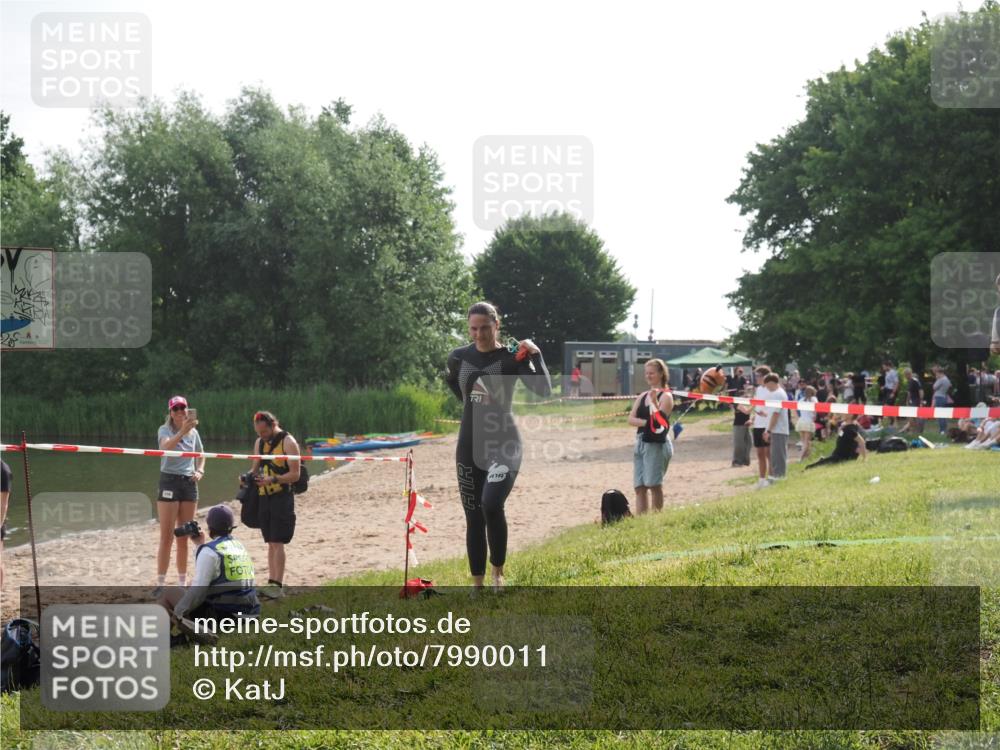 15.06.2025 - 27. Vierlanden-Triathlon KatJ http://msf.ph/oto/7990011 15.06.2025 09:09:24 Schwimmen 224 meine-sportfotos.de