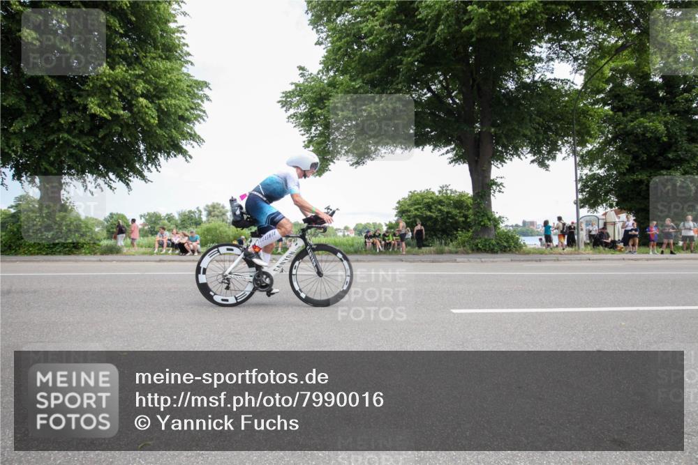 15.06.2025 - 7 Türme Triathlon Yannick Fuchs http://msf.ph/oto/7990016 15.06.2025 13:10:45 Radfahren 210, 359, 472, 486, 526, 529, 593, 675 meine-sportfotos.de