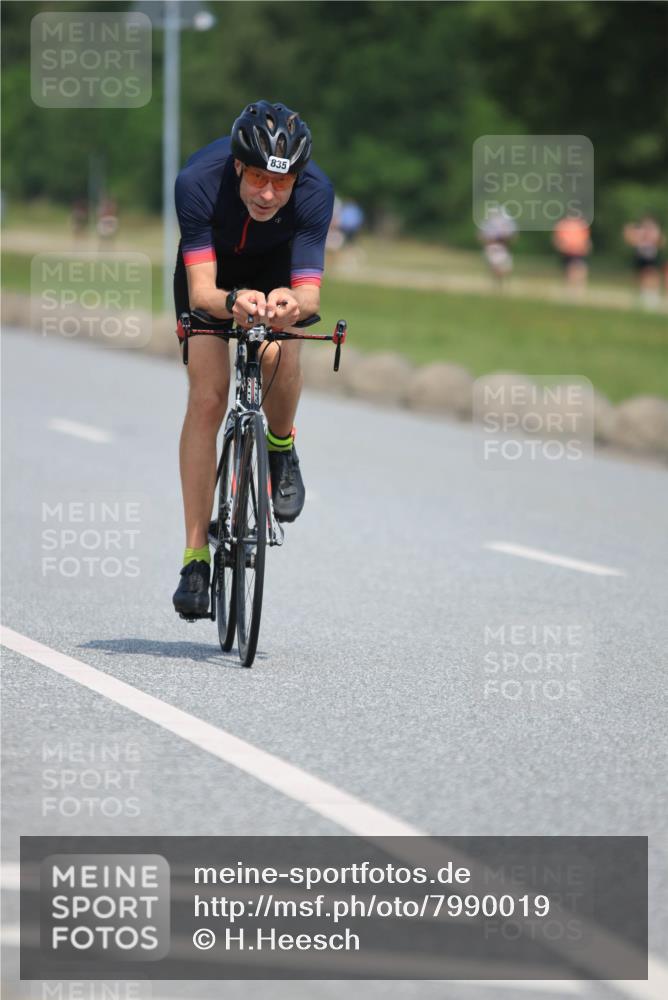 21.06.2025 - 27. Vierlanden-Triathlon H.Heesch http://msf.ph/oto/7990019 15.06.2025 11:49:26 Radfahren 681, 779, 835, 844, 855 meine-sportfotos.de