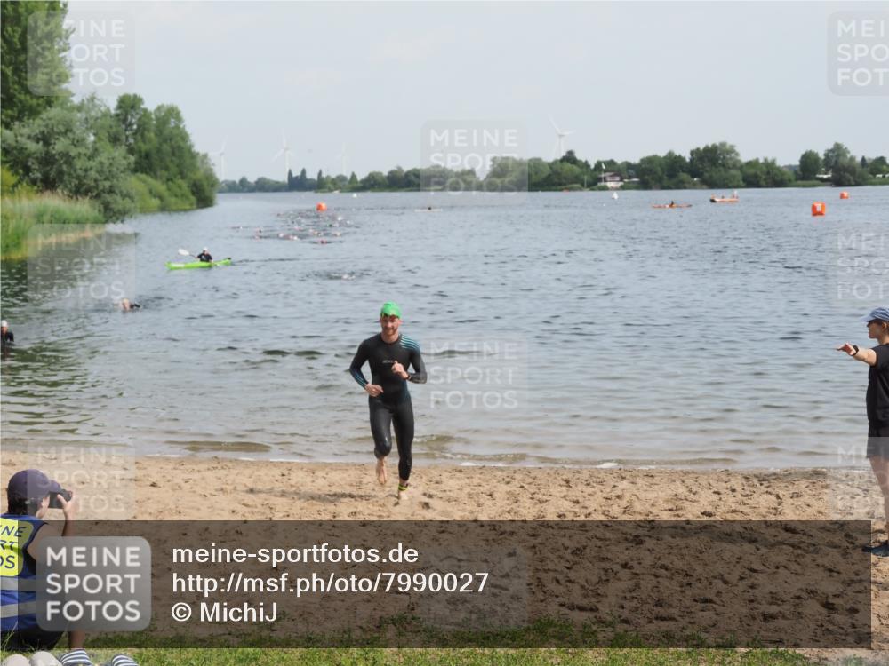 21.06.2025 - 27. Vierlanden-Triathlon MichiJ http://msf.ph/oto/7990027 15.06.2026 09:52:45 Schwimmen 313 meine-sportfotos.de