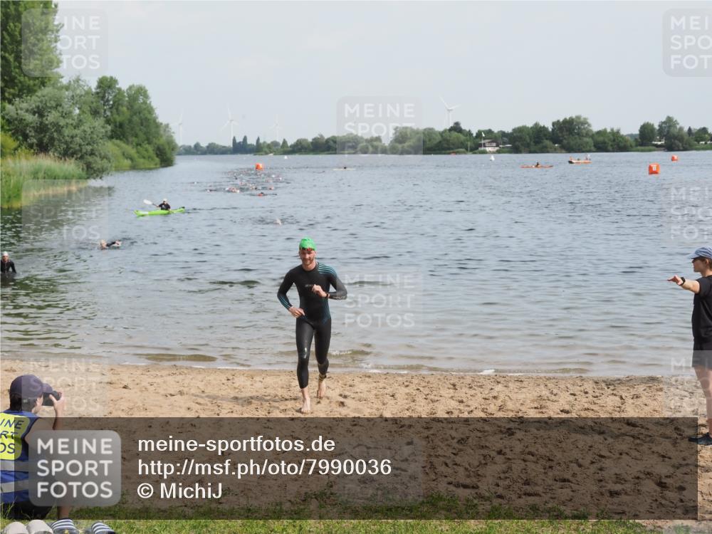 21.06.2025 - 27. Vierlanden-Triathlon MichiJ http://msf.ph/oto/7990036 15.06.2026 09:52:45 Schwimmen 313 meine-sportfotos.de