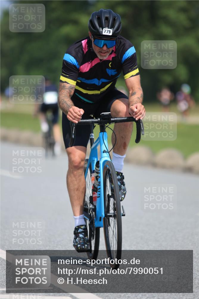 21.06.2025 - 27. Vierlanden-Triathlon H.Heesch http://msf.ph/oto/7990051 15.06.2025 11:49:32 Radfahren 779, 810, 828, 845, 855 meine-sportfotos.de