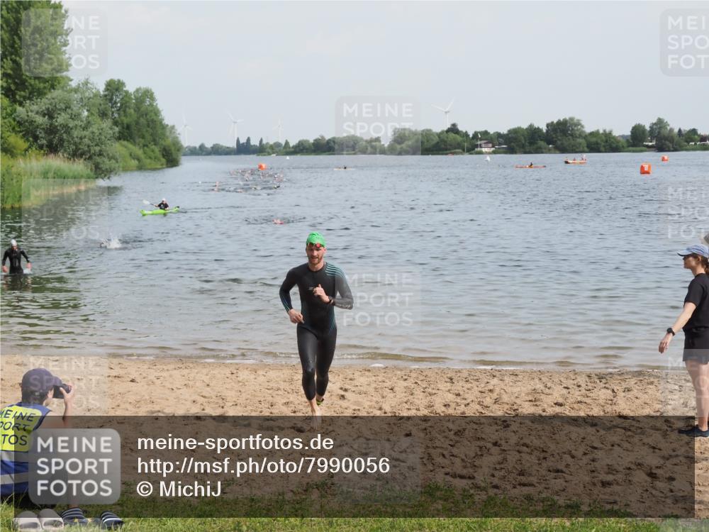 21.06.2025 - 27. Vierlanden-Triathlon MichiJ http://msf.ph/oto/7990056 15.06.2026 09:52:46 Schwimmen 313 meine-sportfotos.de