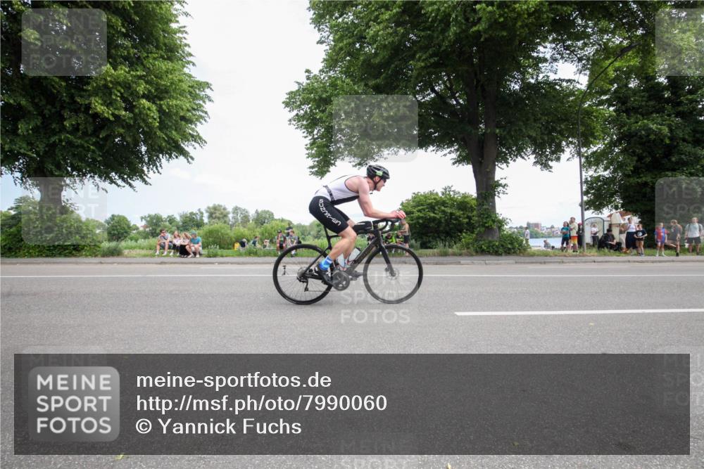 15.06.2025 - 7 Türme Triathlon Yannick Fuchs http://msf.ph/oto/7990060 15.06.2025 13:11:11 Radfahren 243, 607, 757, 947, 984 meine-sportfotos.de