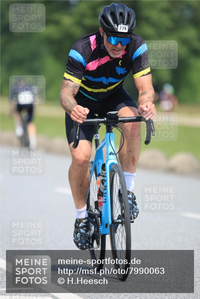 21.06.2025 - 27. Vierlanden-Triathlon H.Heesch http://msf.ph/oto/7990063 15.06.2025 11:49:32 Radfahren 779, 810, 828, 845, 855 meine-sportfotos.de
