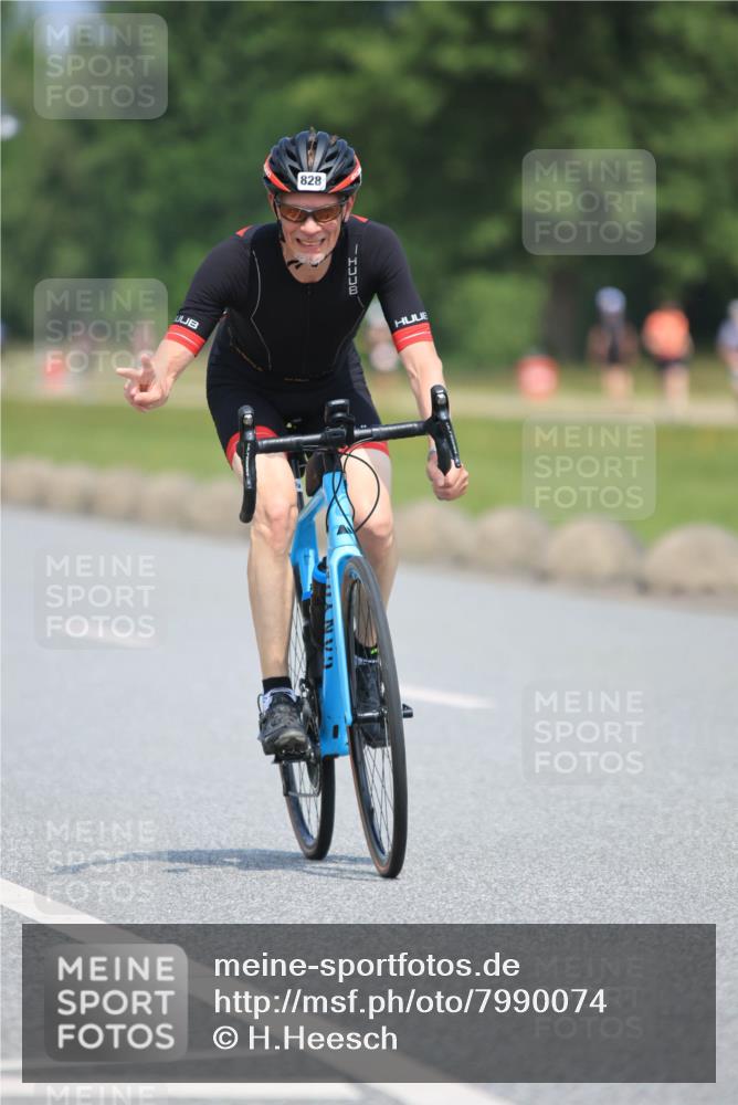 21.06.2025 - 27. Vierlanden-Triathlon H.Heesch http://msf.ph/oto/7990074 15.06.2025 11:49:38 Radfahren 810, 828, 845, 855 meine-sportfotos.de