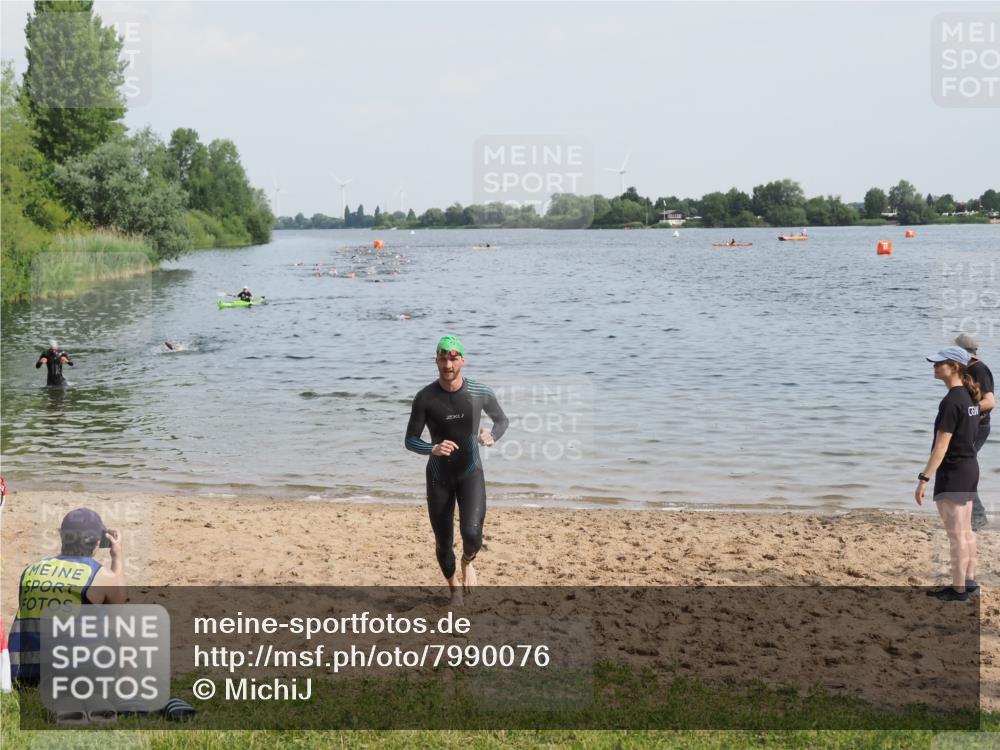 21.06.2025 - 27. Vierlanden-Triathlon MichiJ http://msf.ph/oto/7990076 15.06.2026 09:52:46 Schwimmen 313 meine-sportfotos.de