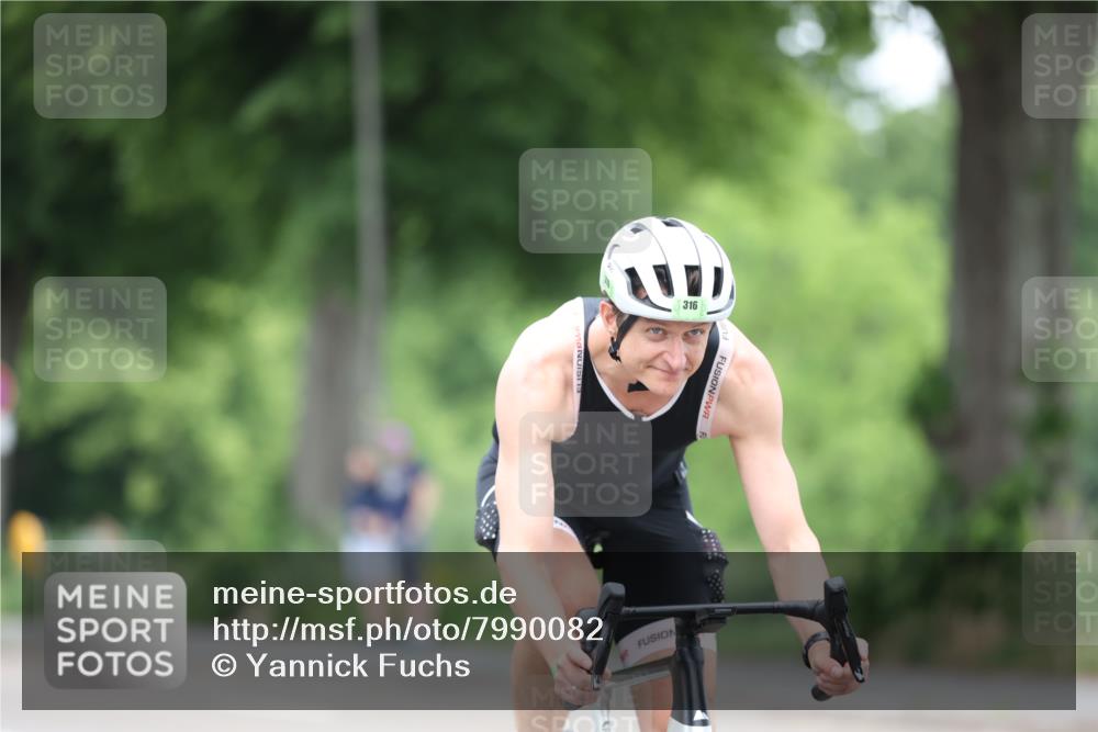 15.06.2025 - 7 Türme Triathlon Yannick Fuchs http://msf.ph/oto/7990082 15.06.2025 11:51:52 Radfahren 252, 271, 316 meine-sportfotos.de